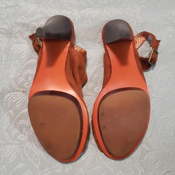 💙 10 for $20 -Peep toe platform heels - Picture 2 of 6